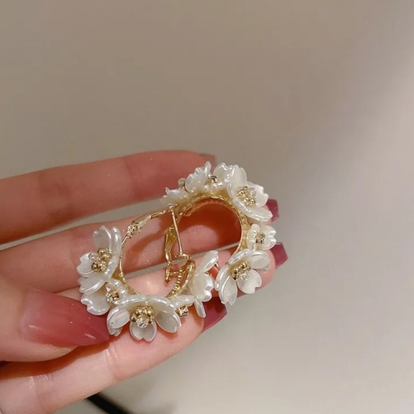 I am a princess earrings - Picture 4 of 7